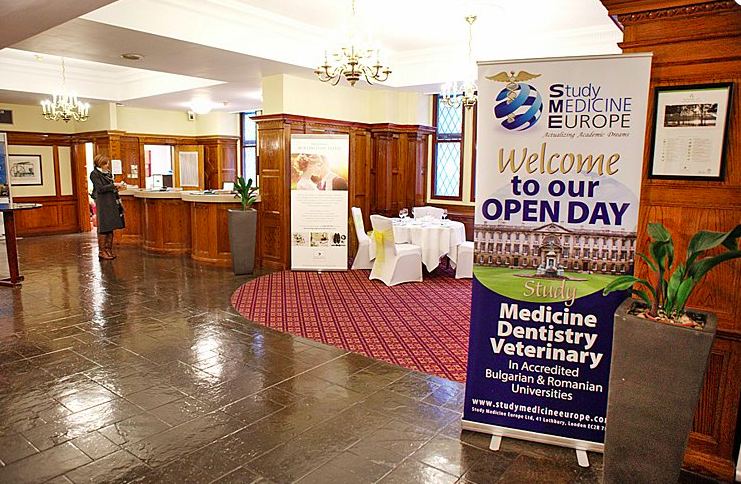 Study Medicine Europe sign at open day event